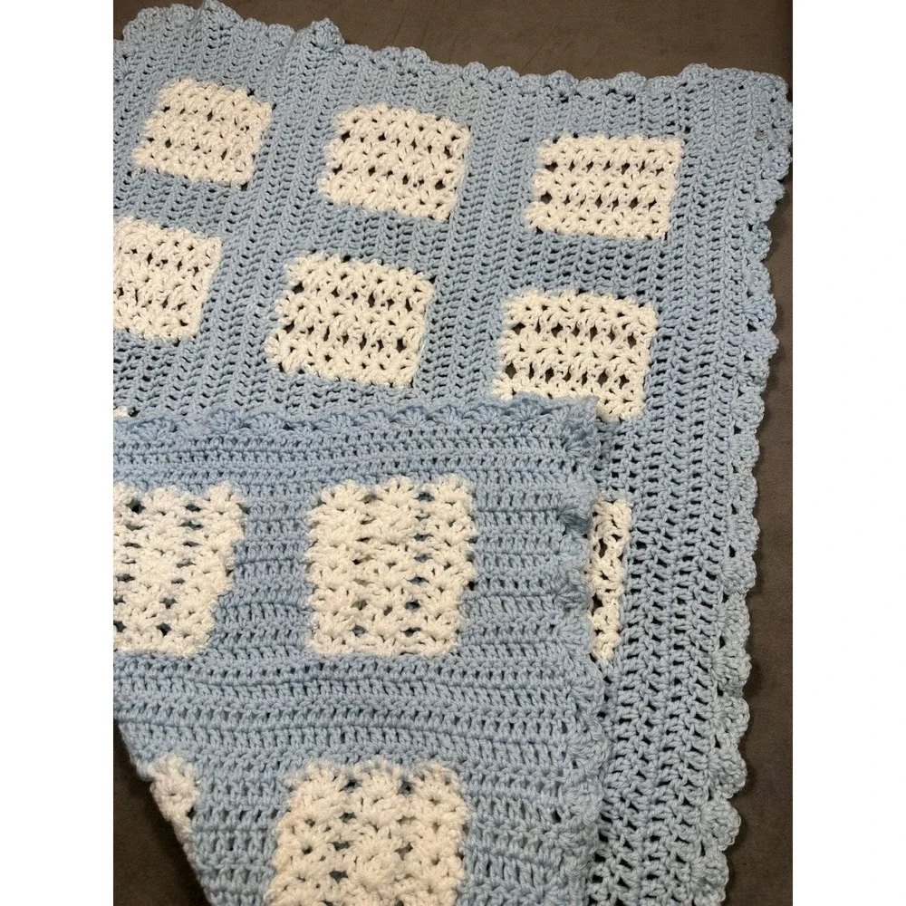 Handmade Crochet Baby Blanket Light Blue White Checkered Scalloped Edge 28x36‎